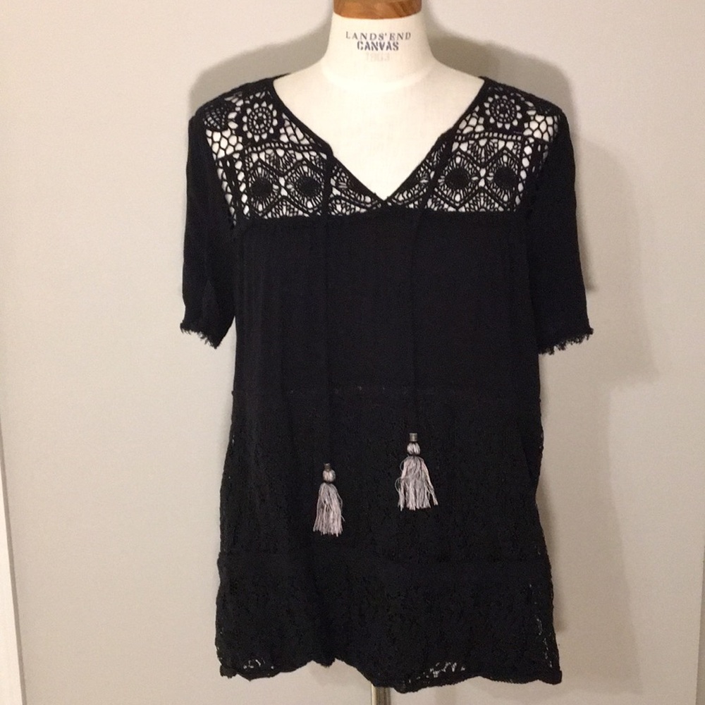 Crochet and lace inset short sleeve top